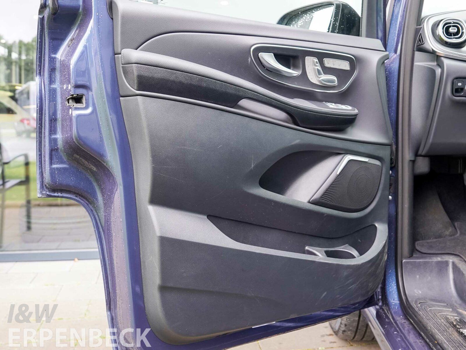 Fahrzeugabbildung Mercedes-Benz V 300 d AVANTGARDE L AMG AHK Distronic Airmatic