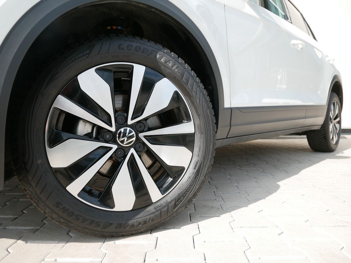 Fahrzeugabbildung Volkswagen T-Roc 1.0 TSI MOVE NEU35T LED NAVI SHZ Allwetter