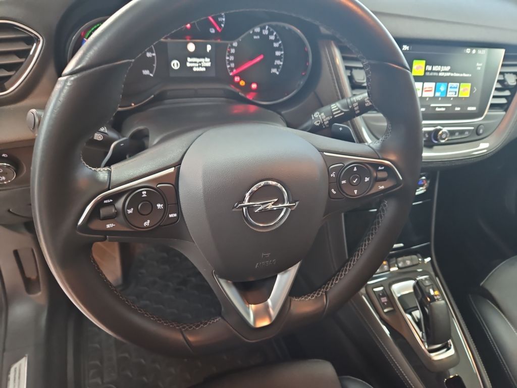 Fahrzeugabbildung Opel Grandland X Plug-in-Hybrid 4x4 1.6 DI Aut. Ultim