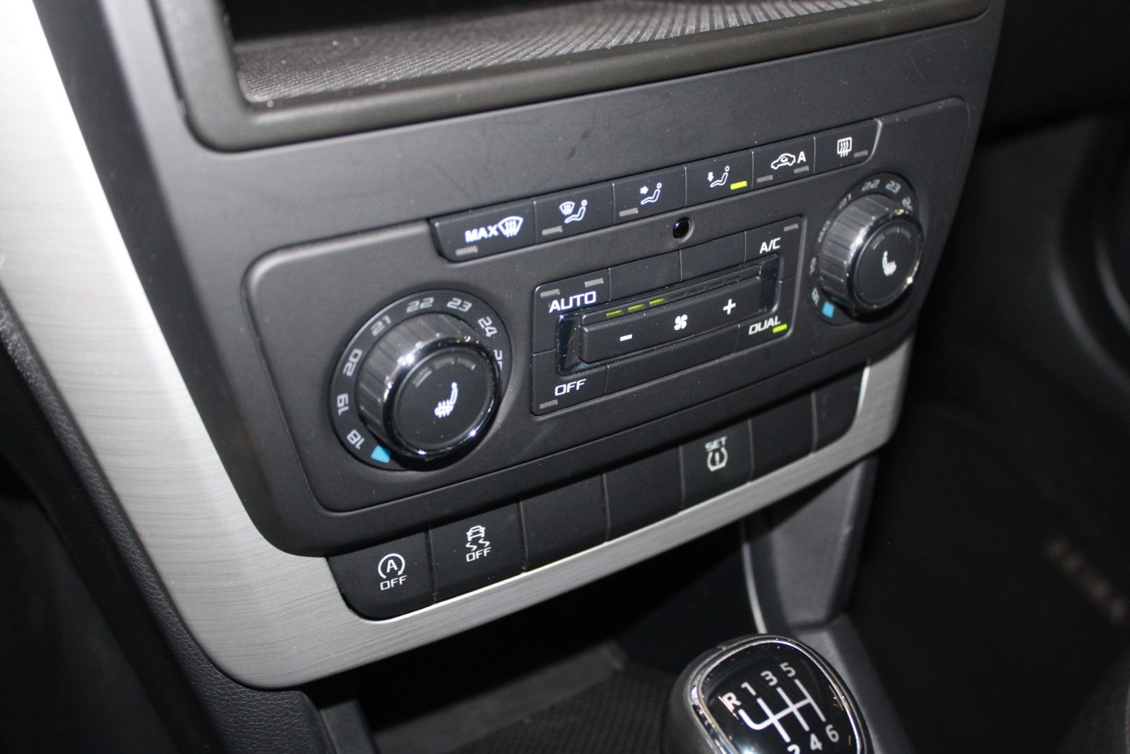Fahrzeugabbildung SKODA Yeti 1.4 TSI Green tec Ambition Outdoor AHK 1.Hd