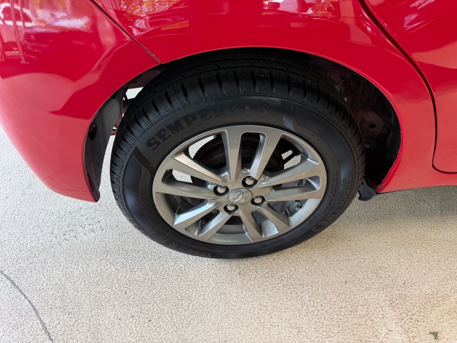 Fahrzeugabbildung Toyota Yaris *Rückfahrkamera*