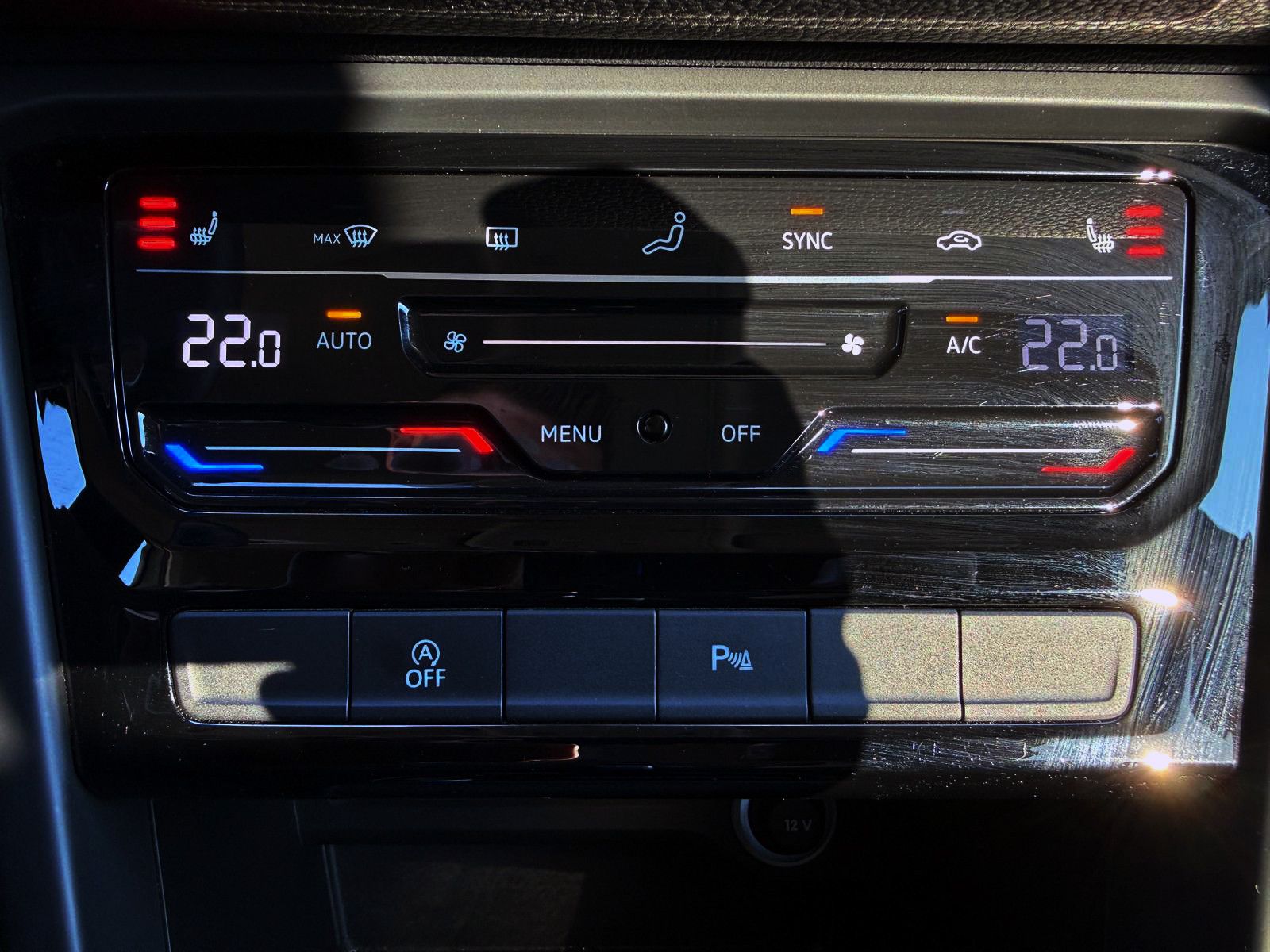 Fahrzeugabbildung Volkswagen Touran 1.5 TSI Active DSG ACC PDC KAM NAVI LED