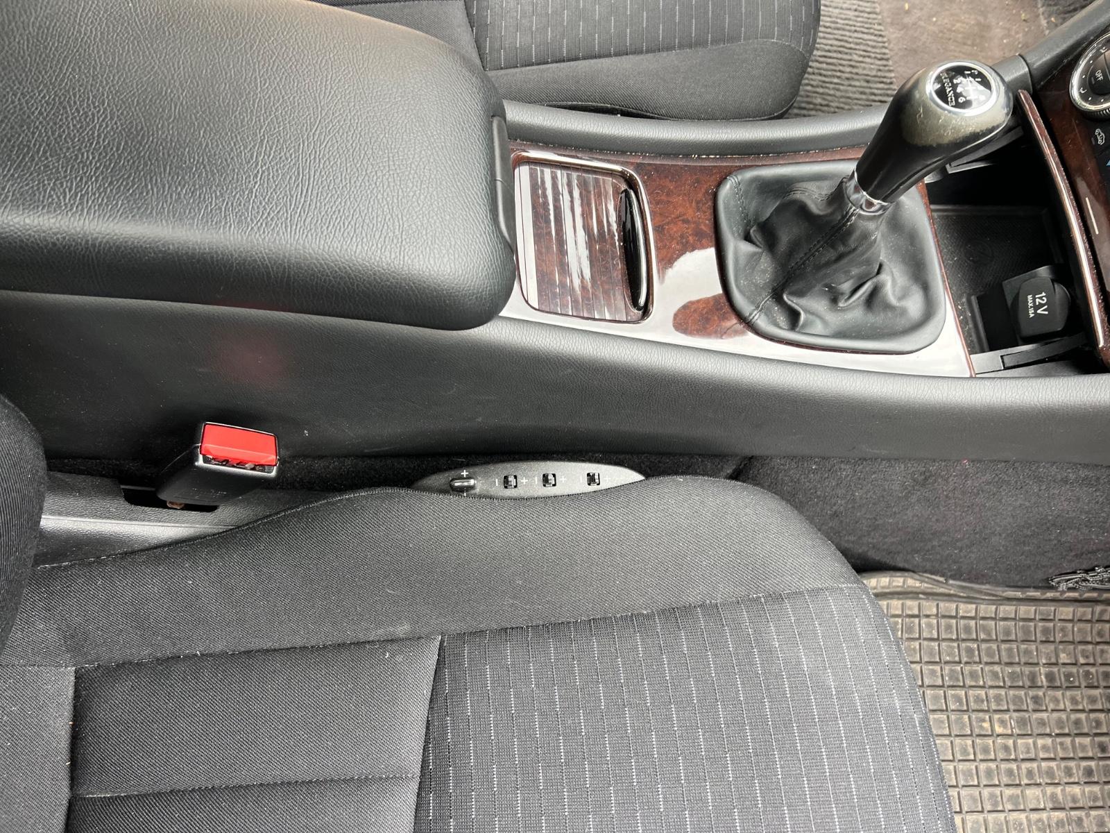 Mercedes-Benz C220 2004 — photo 13