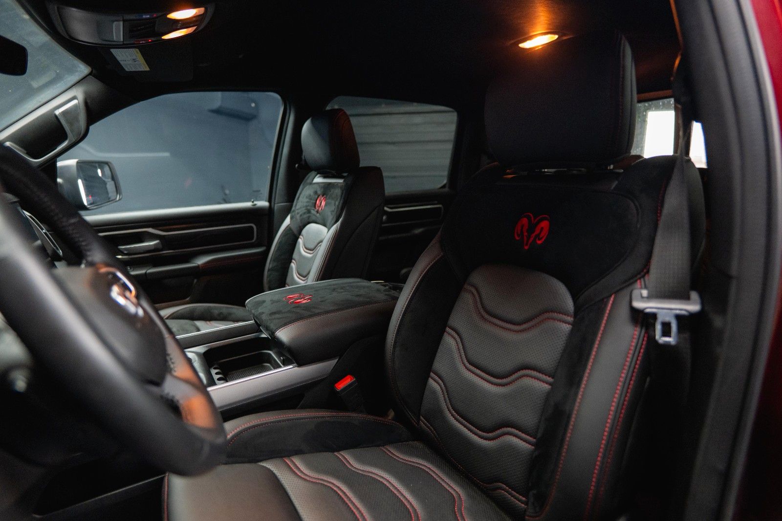 Fahrzeugabbildung Dodge RAM 5.7 V8 HEMI 4x4 OFFROAD NIGHT-Edition LED