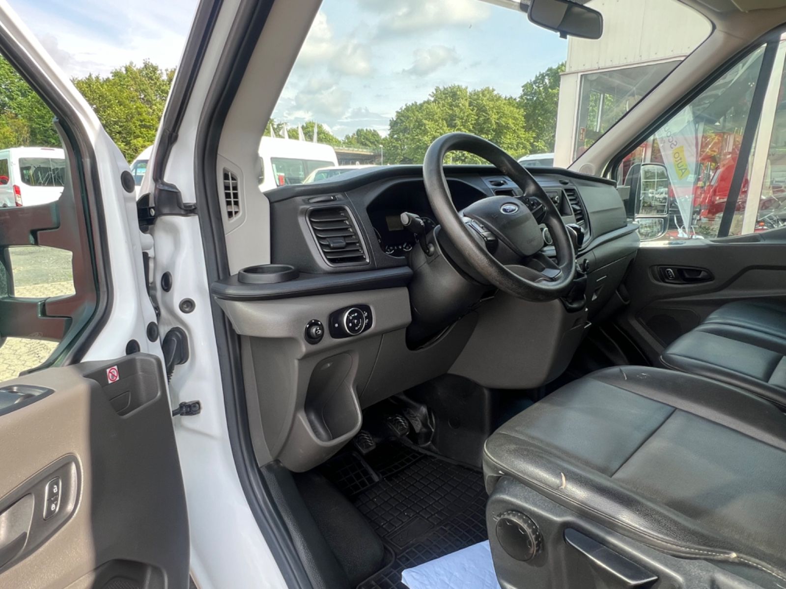 Fahrzeugabbildung Ford Transit Pritsche 350 L2 Doppelkabine*Allrad*