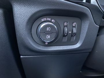 Bild 22 Opel Corsa 1.2 Edition AT8/SHZ+LHZ/PDC v+h+CAM/ALLWET