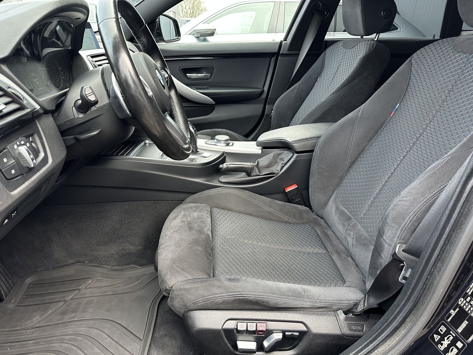 Fahrzeugabbildung BMW 435d Gran Coupé xDrive M-Sport NAV+LED+AHK+KAM+H