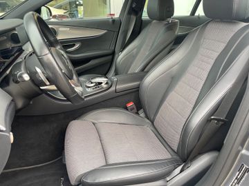 Fahrzeugabbildung Mercedes-Benz E 220d 9-AT WIDESCREEN COMAND AMG-Line