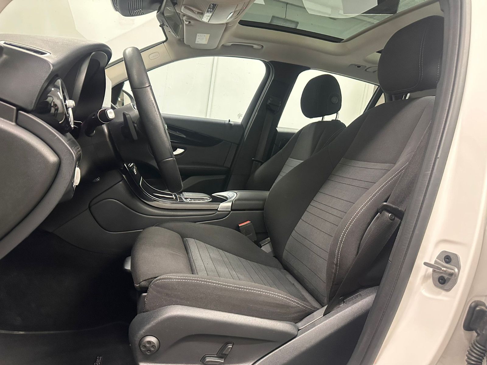 Fahrzeugabbildung Mercedes-Benz GLC 200 d 4MATIC Autom.*PANORAMA*CARPLAY*