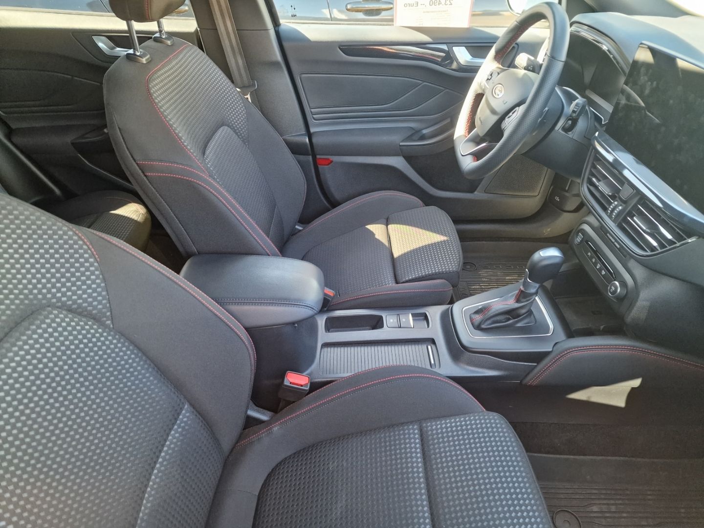 Fahrzeugabbildung Ford Focus Turnier ST-Line X AHK-klappbar Navi Digita