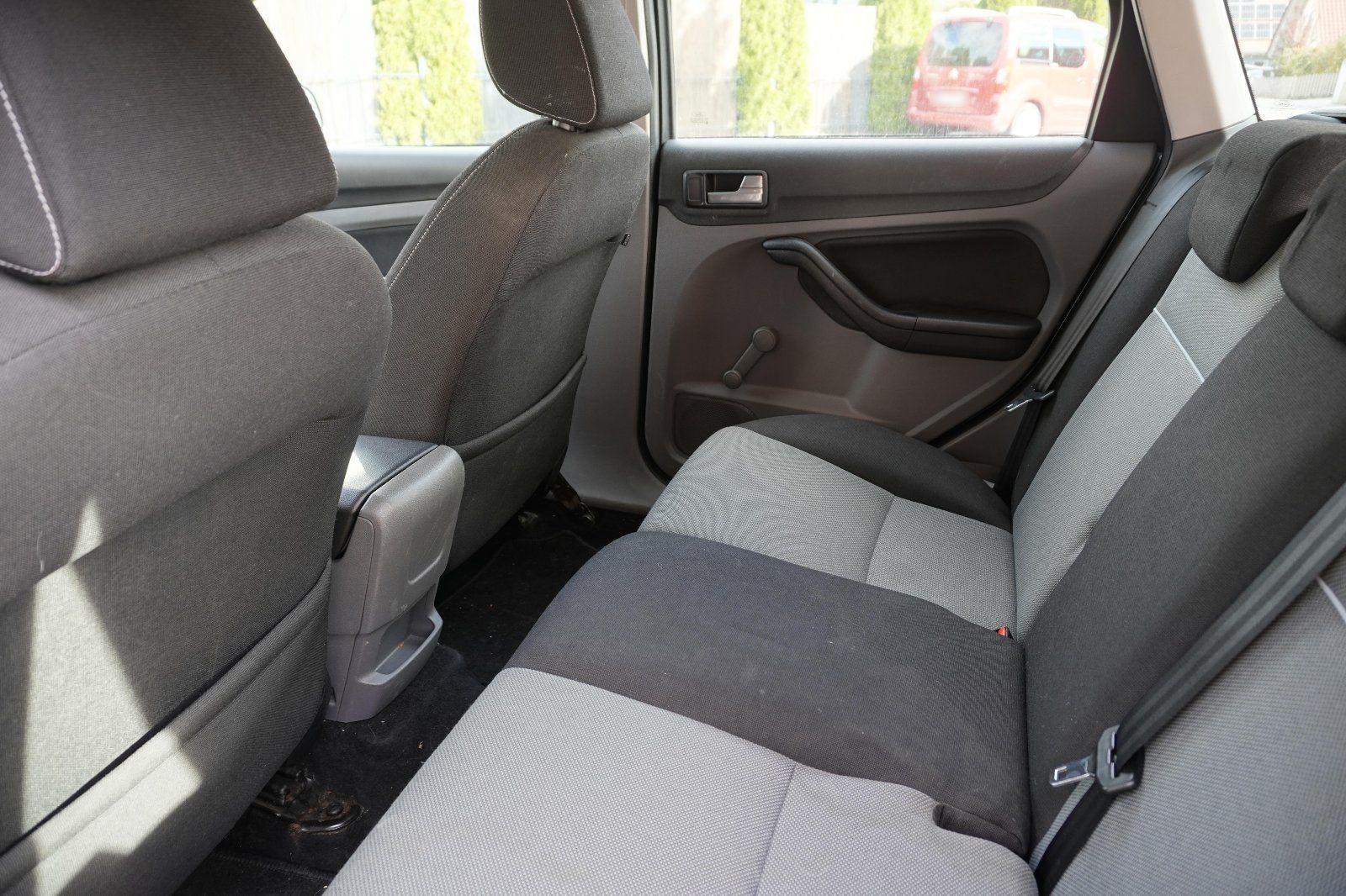 Ford Focus 2011 — photo 15