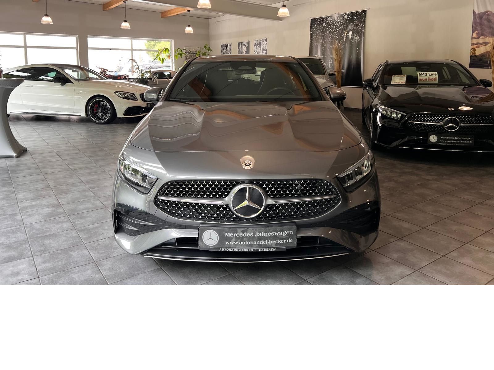 Fahrzeugabbildung Mercedes-Benz A 180 AMG Advanced Plus *MBUX*Ambiente.*Winterpa