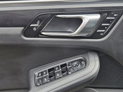 Fahrzeugabbildung Macan Luftfederung Navi Leder Memory Sitze Sound