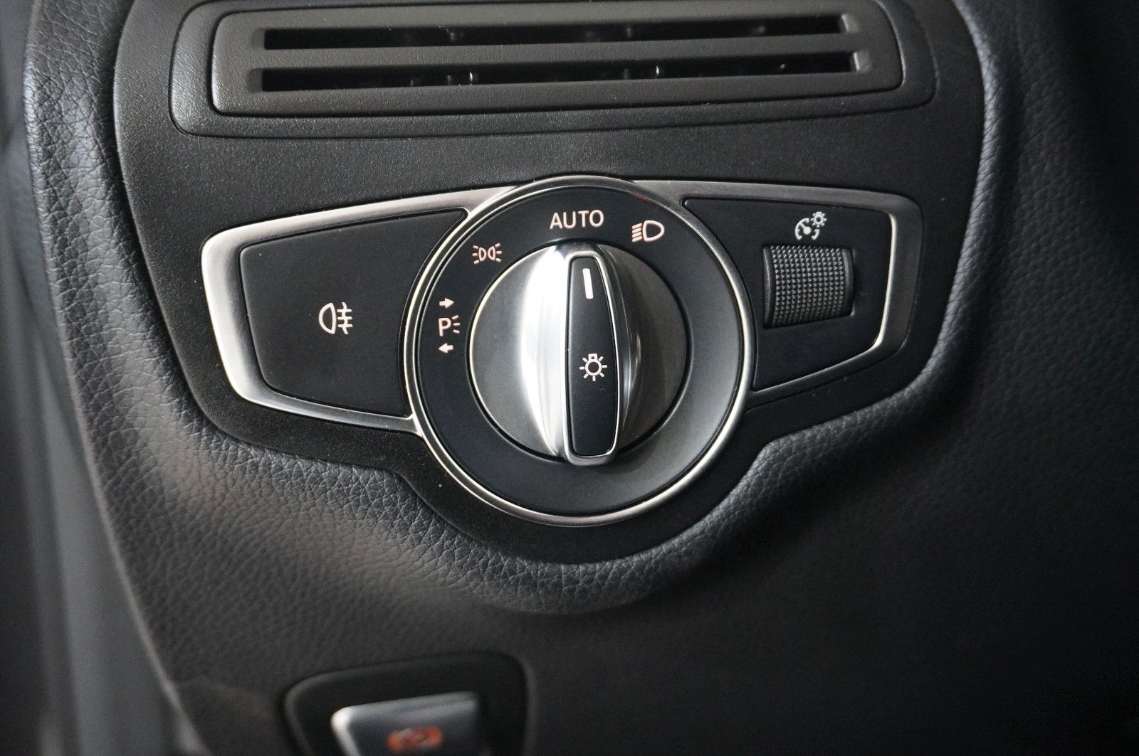 Fahrzeugabbildung Mercedes-Benz C 200D T BUSINESS NAVI/LED/KAMERA/SH/BURMESTER