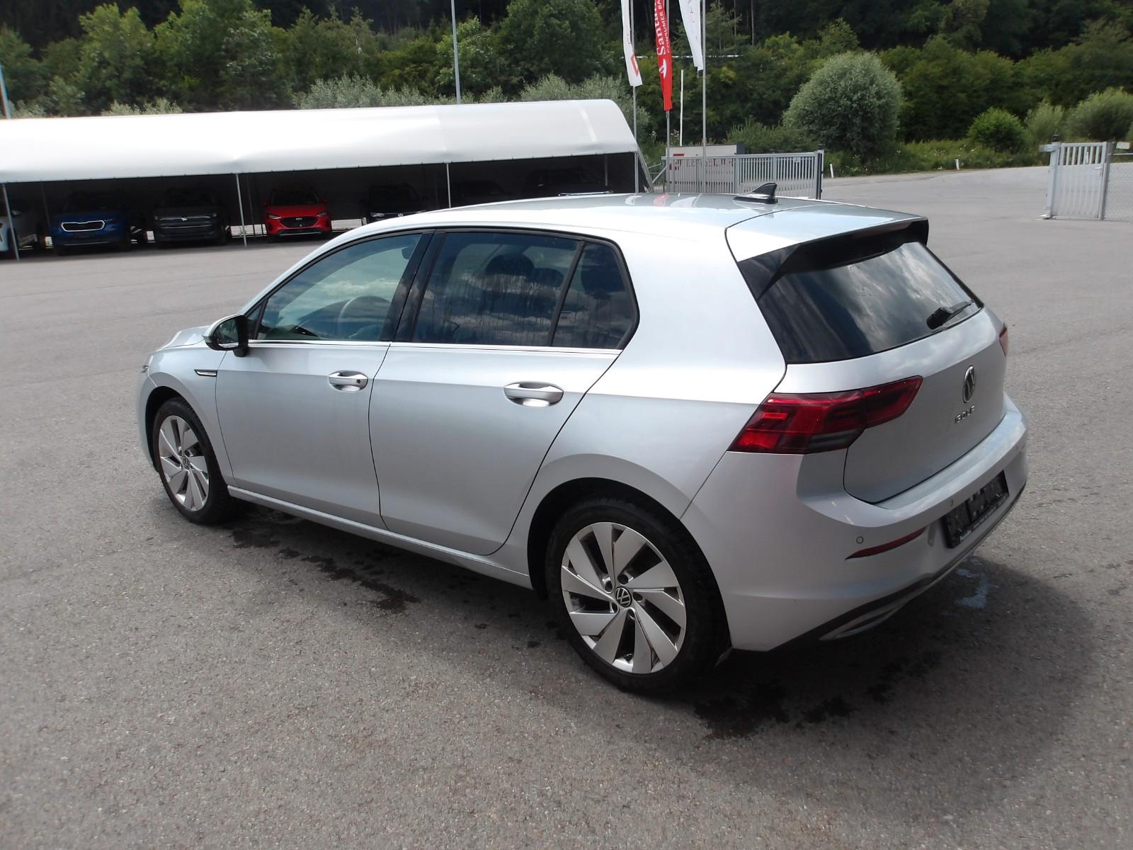 Volkswagen Golf VIII Lim. Life "Webasto" EXP € 13390.-