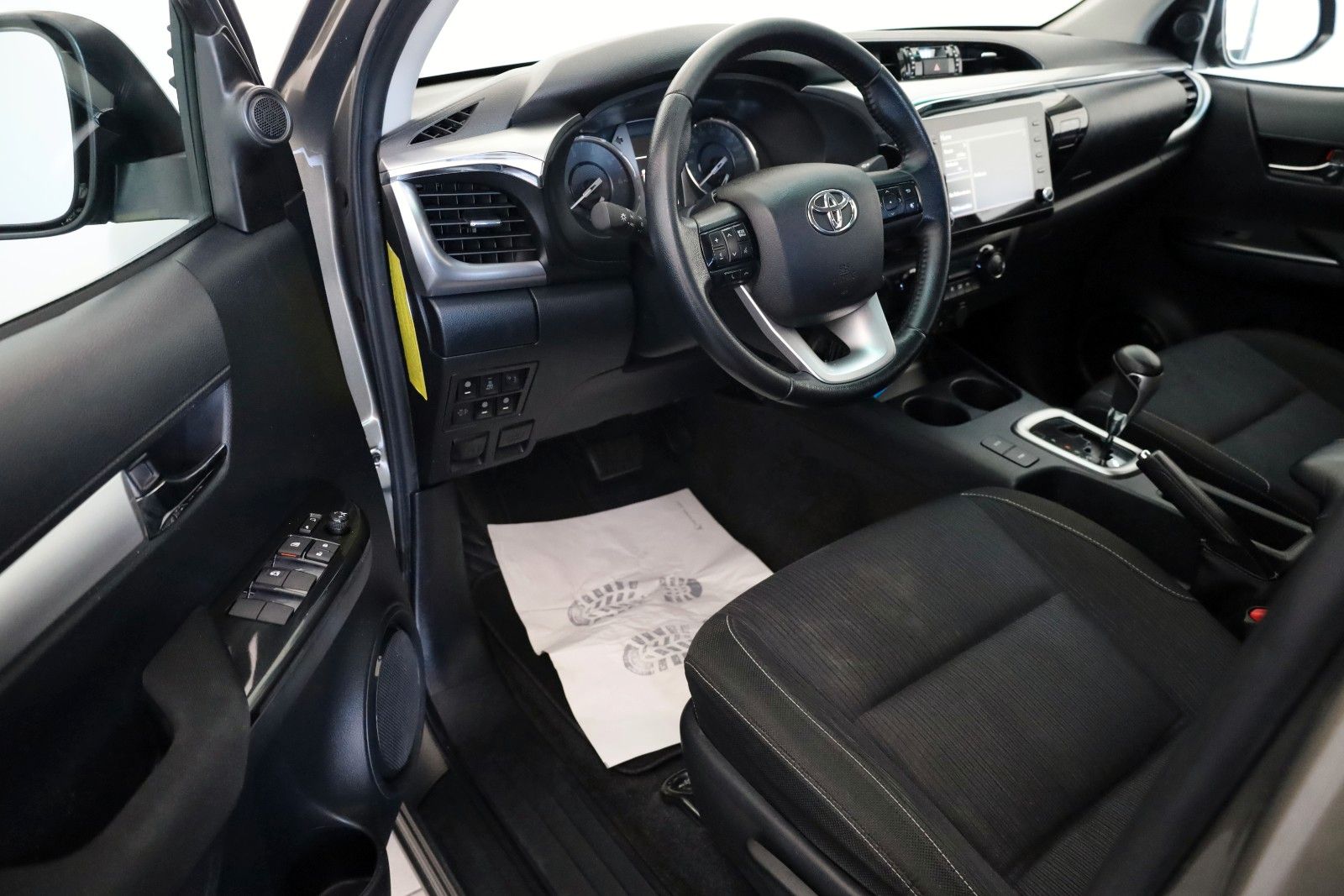 Fahrzeugabbildung Toyota Hilux 2.8 D-4D Comfort,Kamera,Rollbügel,AHK
