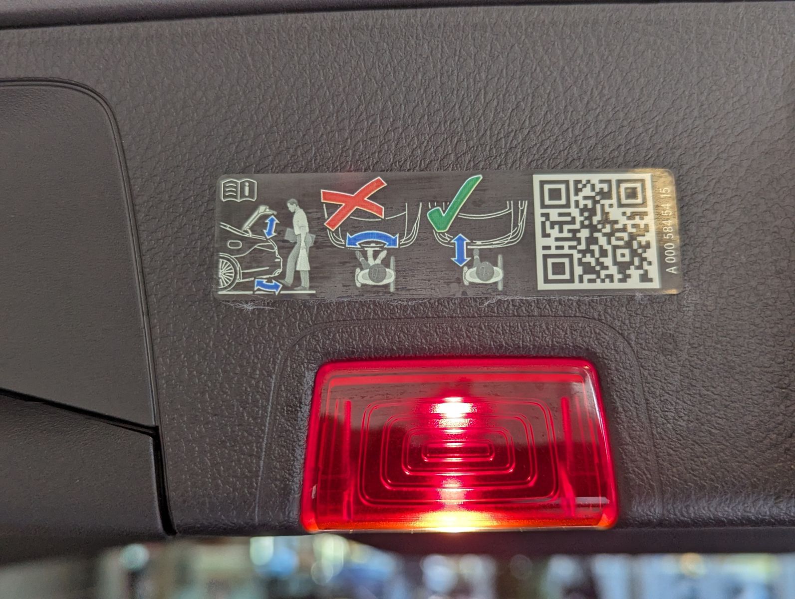 MERCEDES-BENZ GLA 200 AMG Multib. Distronic MBUX Pano AHK 360° - Image 20