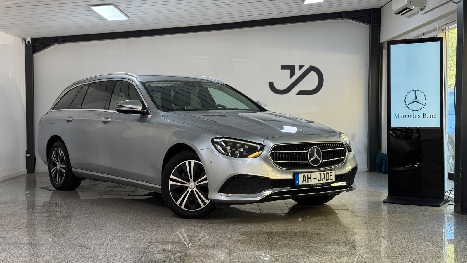 Mercedes E 220 2022, 2.0D dīzelis, Automāts, Universāls, Sudrabs — Latvijā