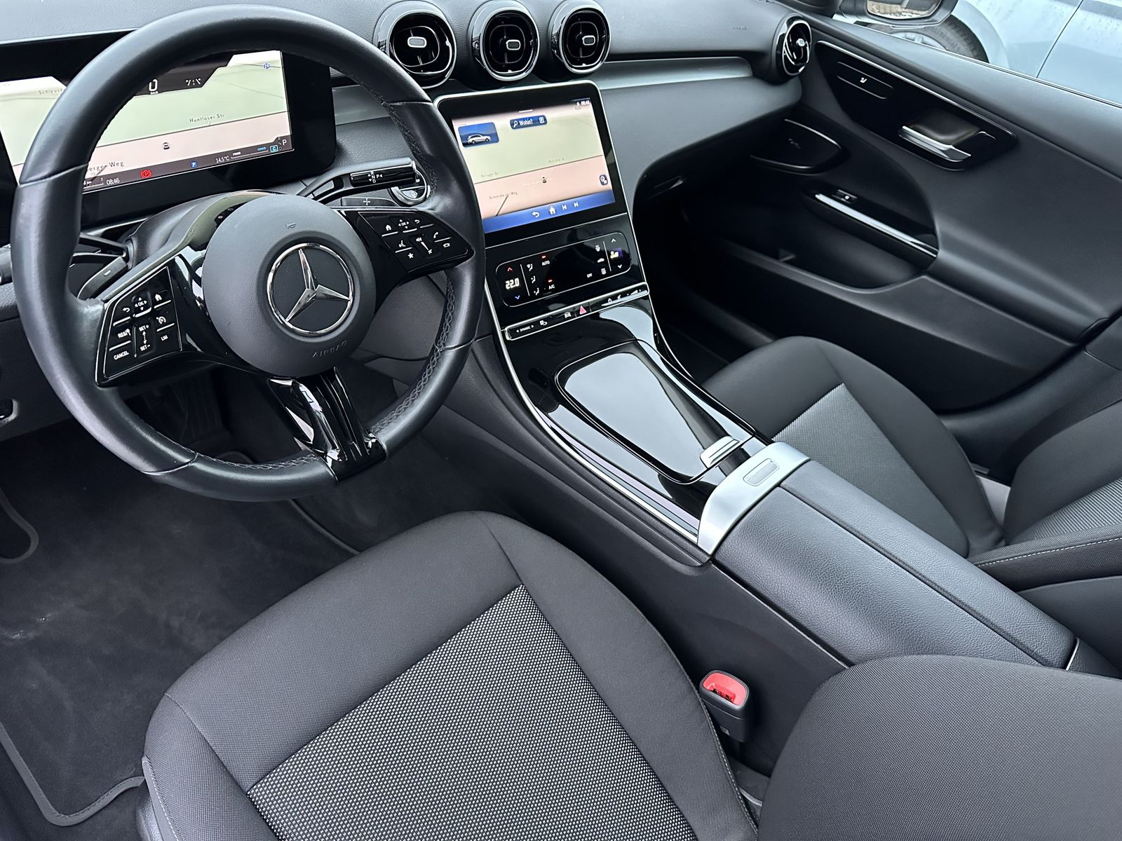 Fahrzeugabbildung Mercedes-Benz C 220d T 4M Avantgarde NAV+LED+AHK+KAM+V-COCK+1H