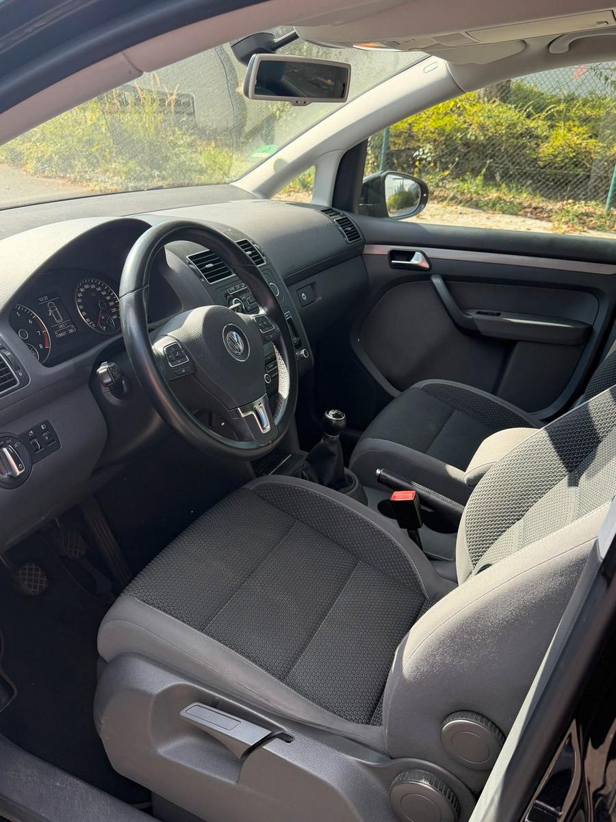 Volkswagen Touran 2011 — photo 8