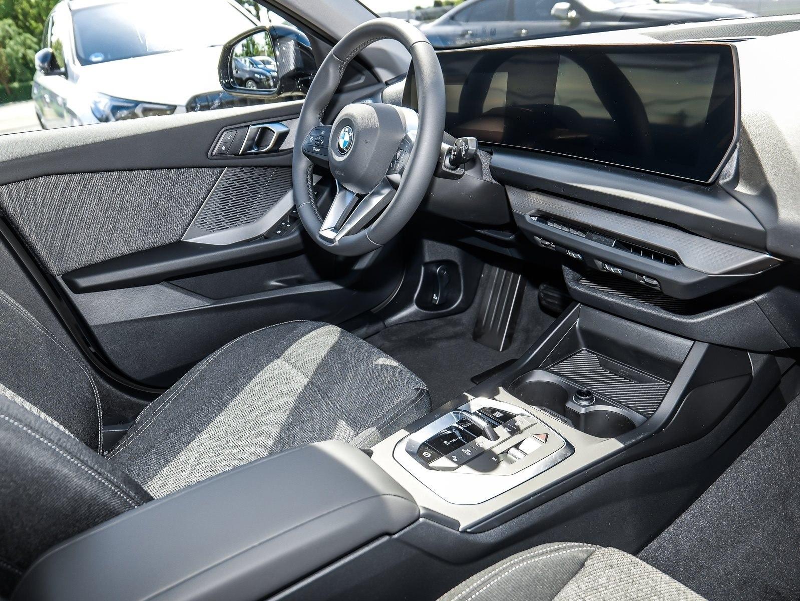 BMW 120 AHK RFK NAVI LED PDC V+H DAB Parkass. Klima