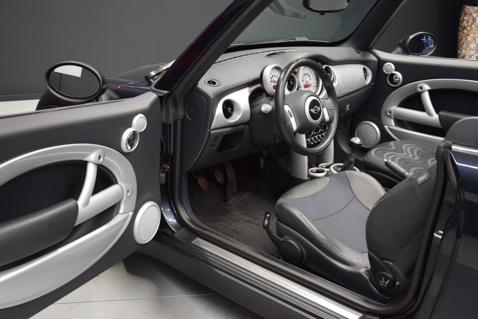 Fahrzeugabbildung MINI One Cabrio Pepper Klima Sitzheizung PDC 2. Hand