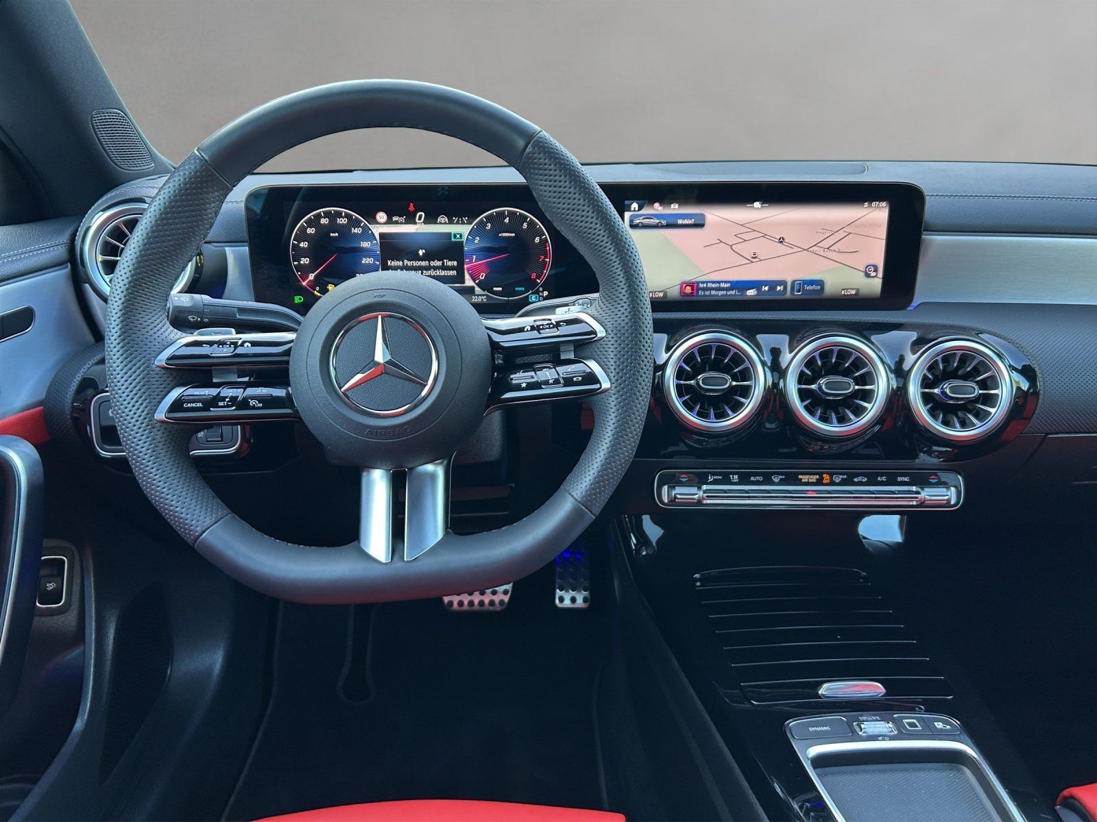 Fahrzeugabbildung Mercedes-Benz CLA 250 AMG Prem+ DISTRO LederPkt Night 19" Pano