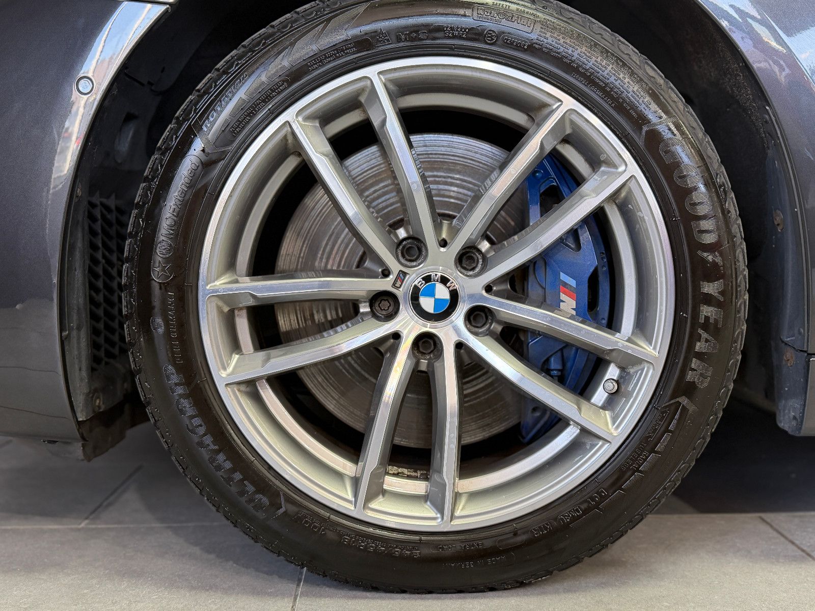 Fahrzeugabbildung BMW 540i Touring xDrive M Sport|HIFI|HuD|PANO|KEYLES