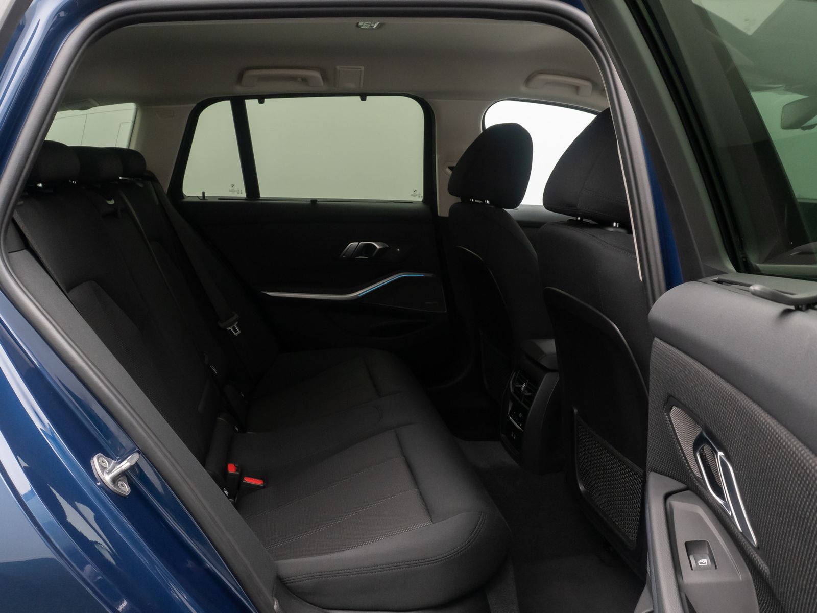 Fahrzeugabbildung BMW 330e xD H/K DAB Kamera AHK Komfort HUD Sport