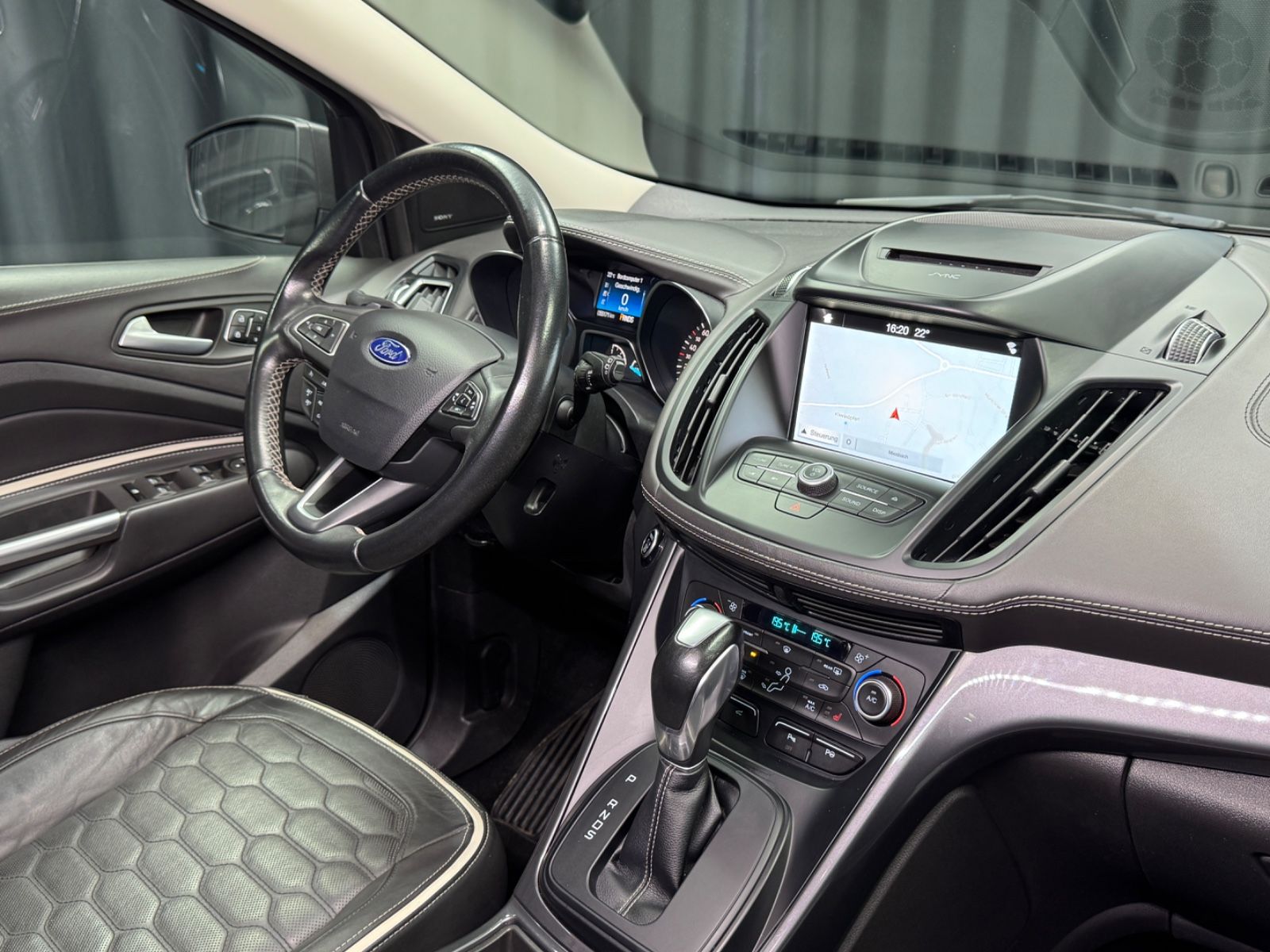 Fahrzeugabbildung Ford Kuga Vignale|SONY|AHK|NAVI|LEDER