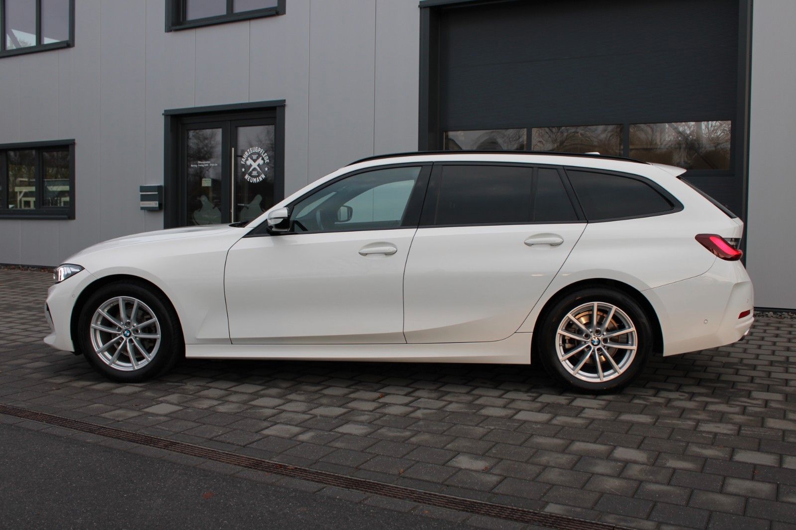 BMW 318d Touring LEDER AHK PDC LED NAVI SHZ foto 15