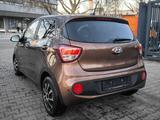 Hyundai i10 YES! Plus 1.0 AUTM KLIMAAUT USB PDC - Hyundai: Unfallwagen