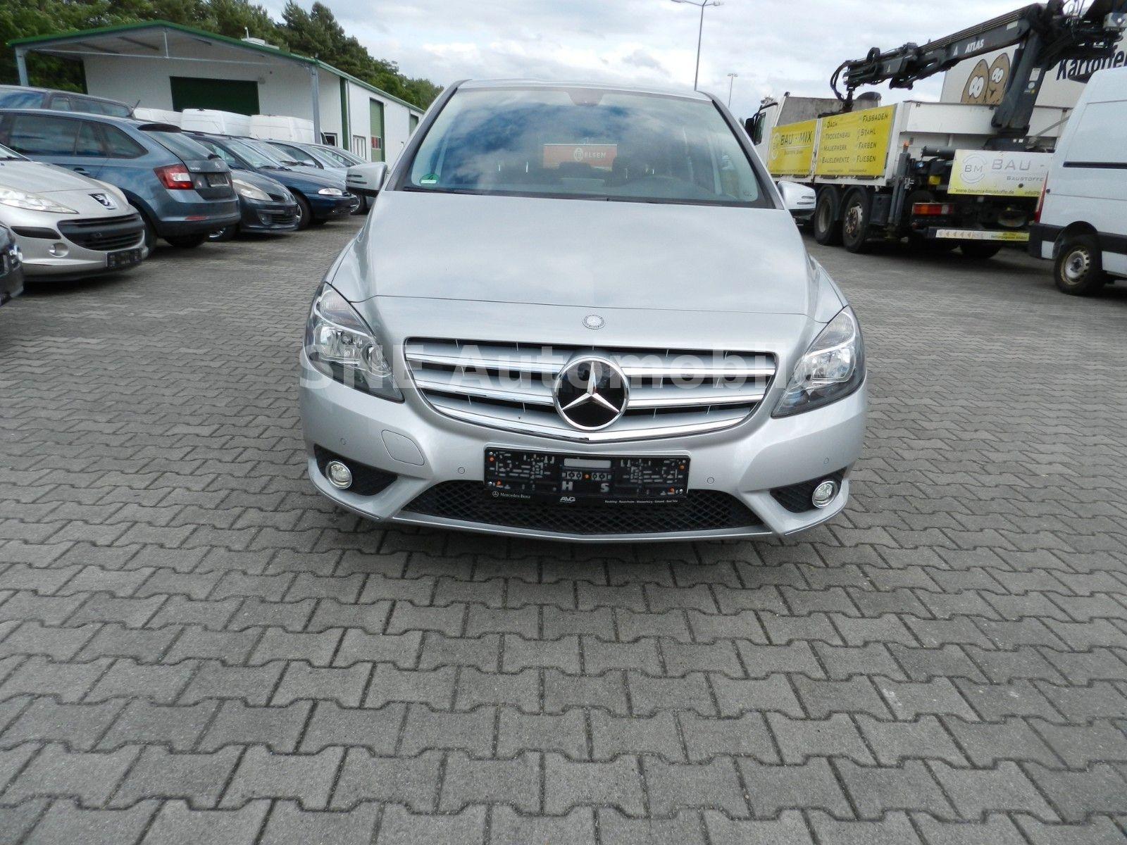 Mercedes-Benz B 180