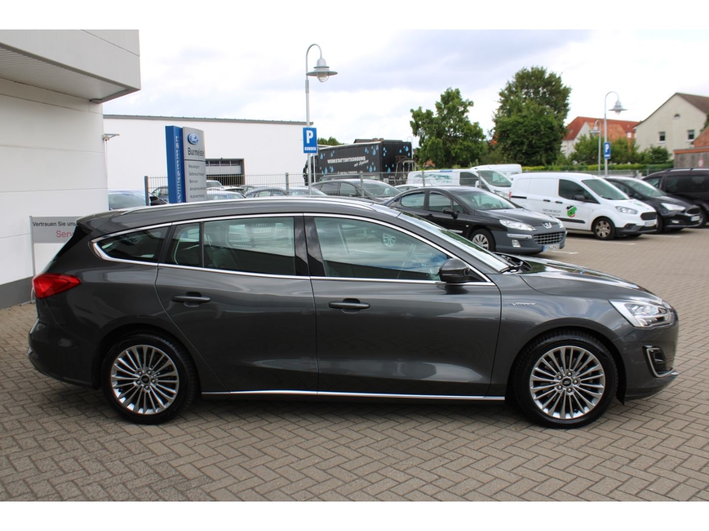 Fahrzeugabbildung Ford Focus Turnier Vignale ACC LED TWA Pano AHK RFK W