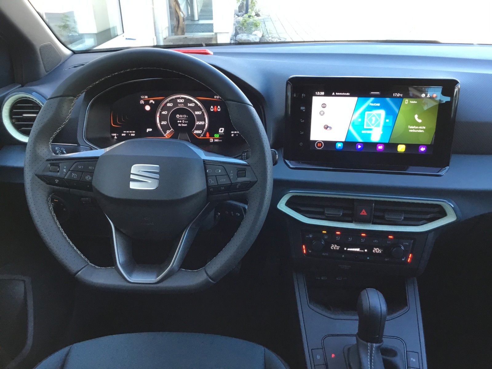 Fahrzeugabbildung SEAT Arona 1.0 TSI Style DSG+AHK+ACC+Navi+Kamera