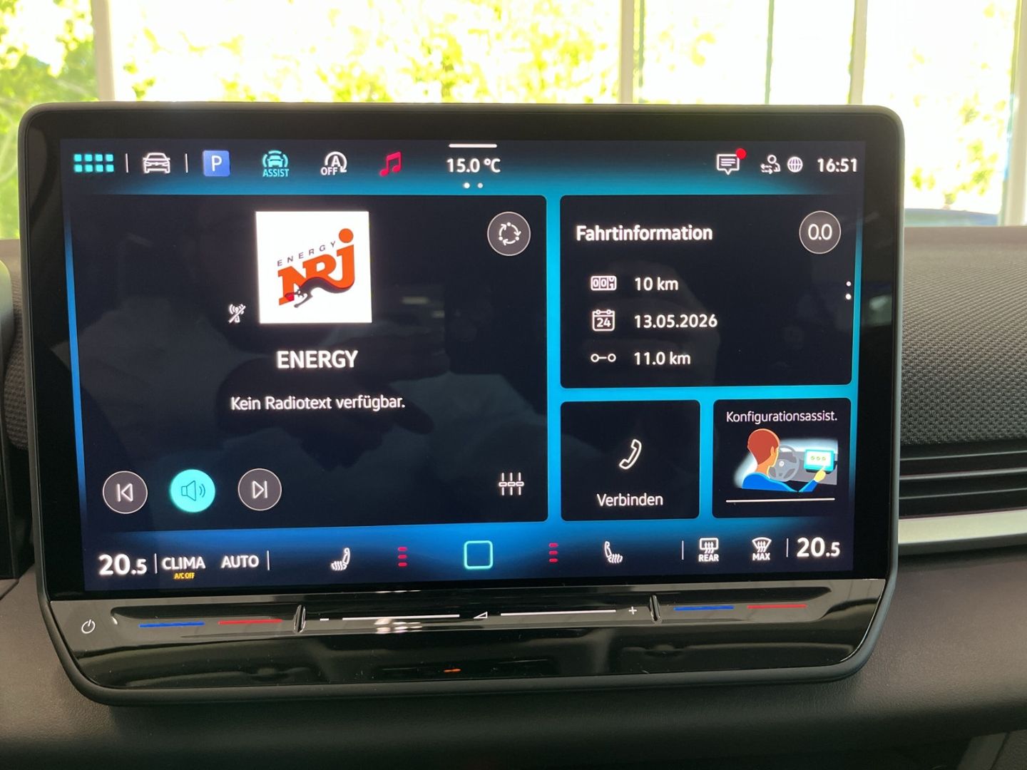 Fahrzeugabbildung Volkswagen T-Roc Style 1.5 eTSI DSG HUD AHK-el. klappb. Nav