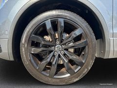 VW Tiguan Allspace 2.0 TSI R-Line 4M 7-Si Pan Black VW Tiguan Allspace 2.0 TSI R-Line 4M 7-Si Pan Black