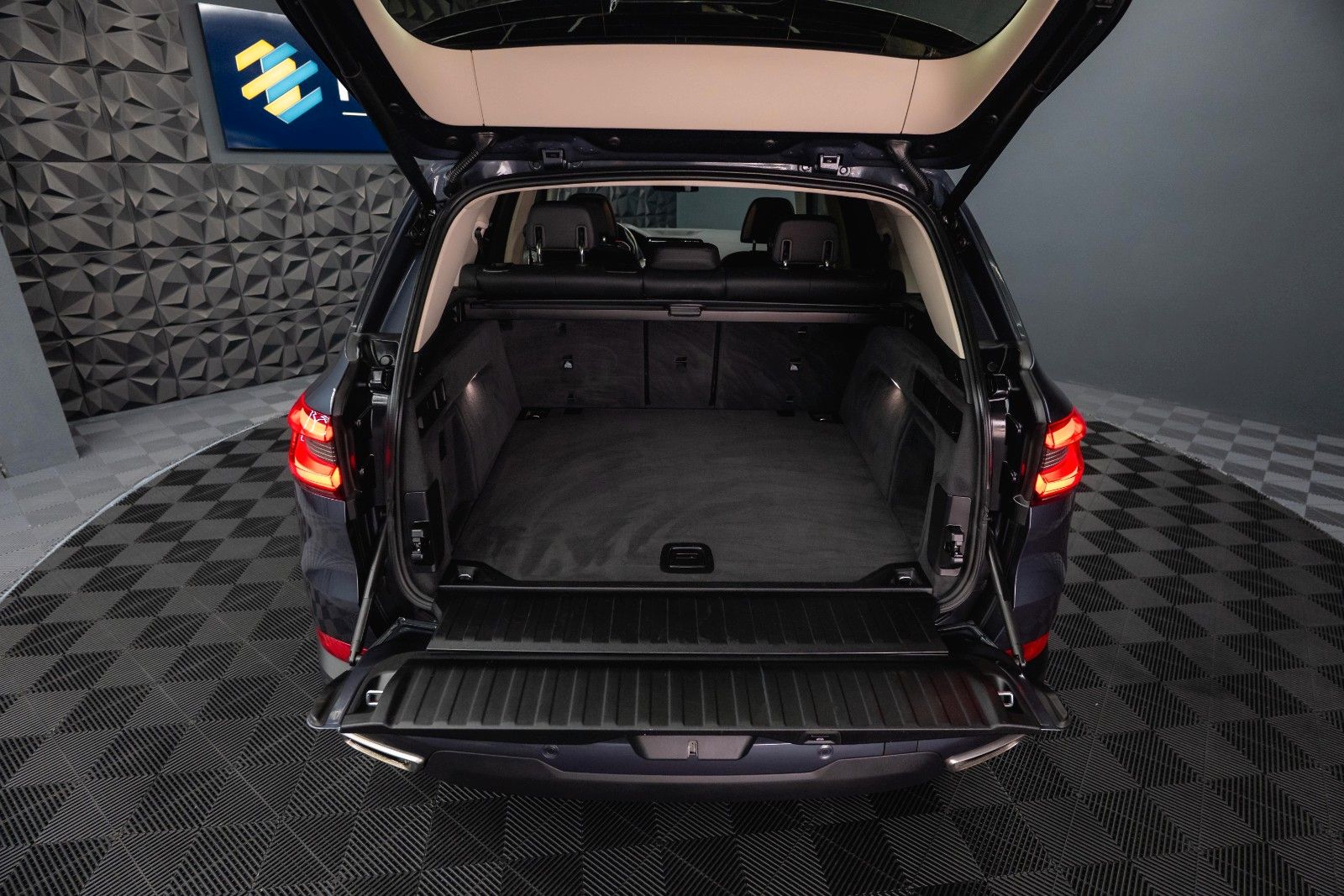 Fahrzeugabbildung BMW X5 xDrive 40i X-Line Sport *Massage*Head Up*ACC*