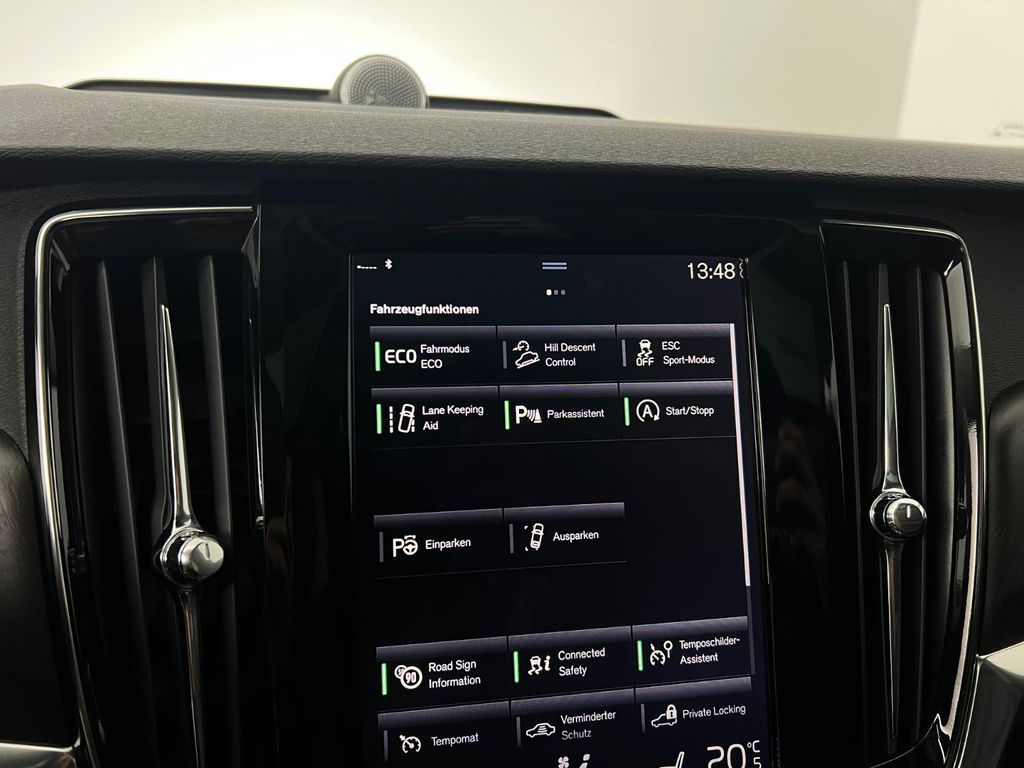 VOLVO V90 Cross Country D5 ALLRAD / 1.HD /235PS /B&W VOLVO V90 Cross Country D5 ALLRAD / 1.HD /235PS /B&W