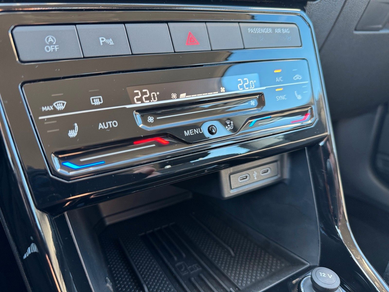 Fahrzeugabbildung Volkswagen T-Cross Life 1.0 TSI