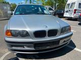 BMW e46 323i - BMW 323 mit Benzin-Antrieb: Limousine, Automatik