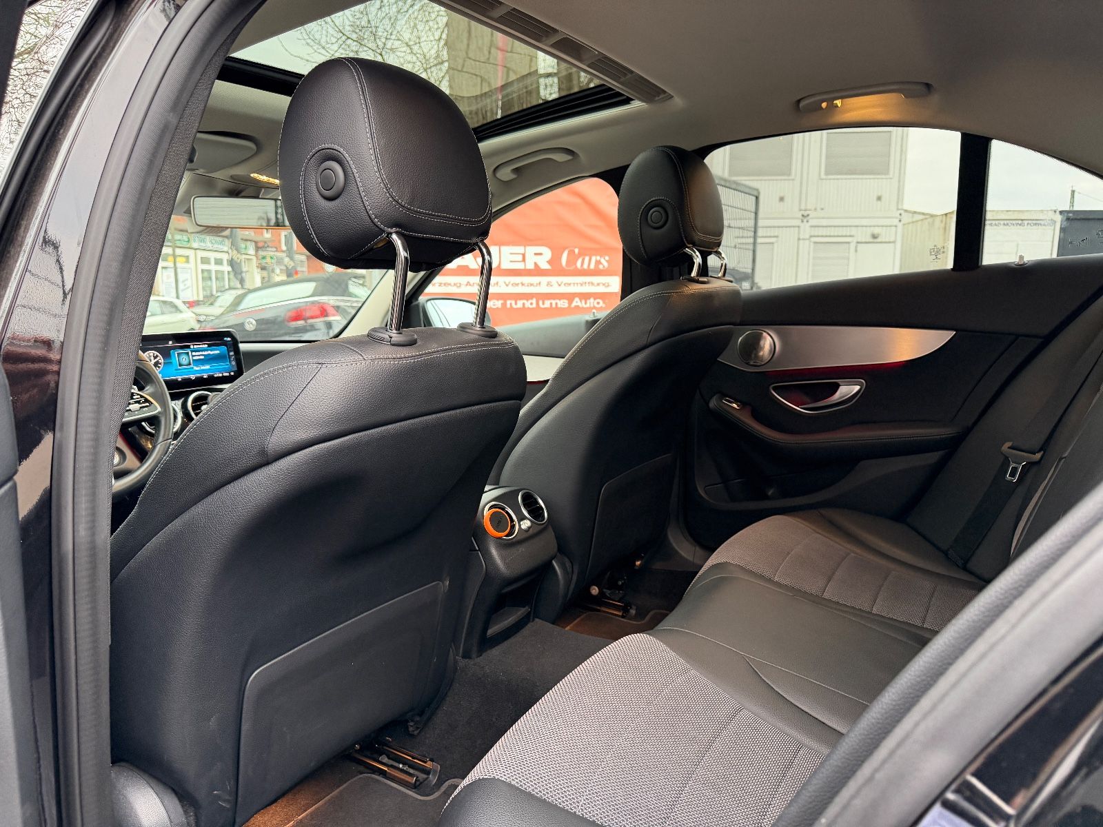 Fahrzeugabbildung Mercedes-Benz C 180 AMG*LED*SCHIEBEDACH*ALCANT*BURMESTER*KAMER