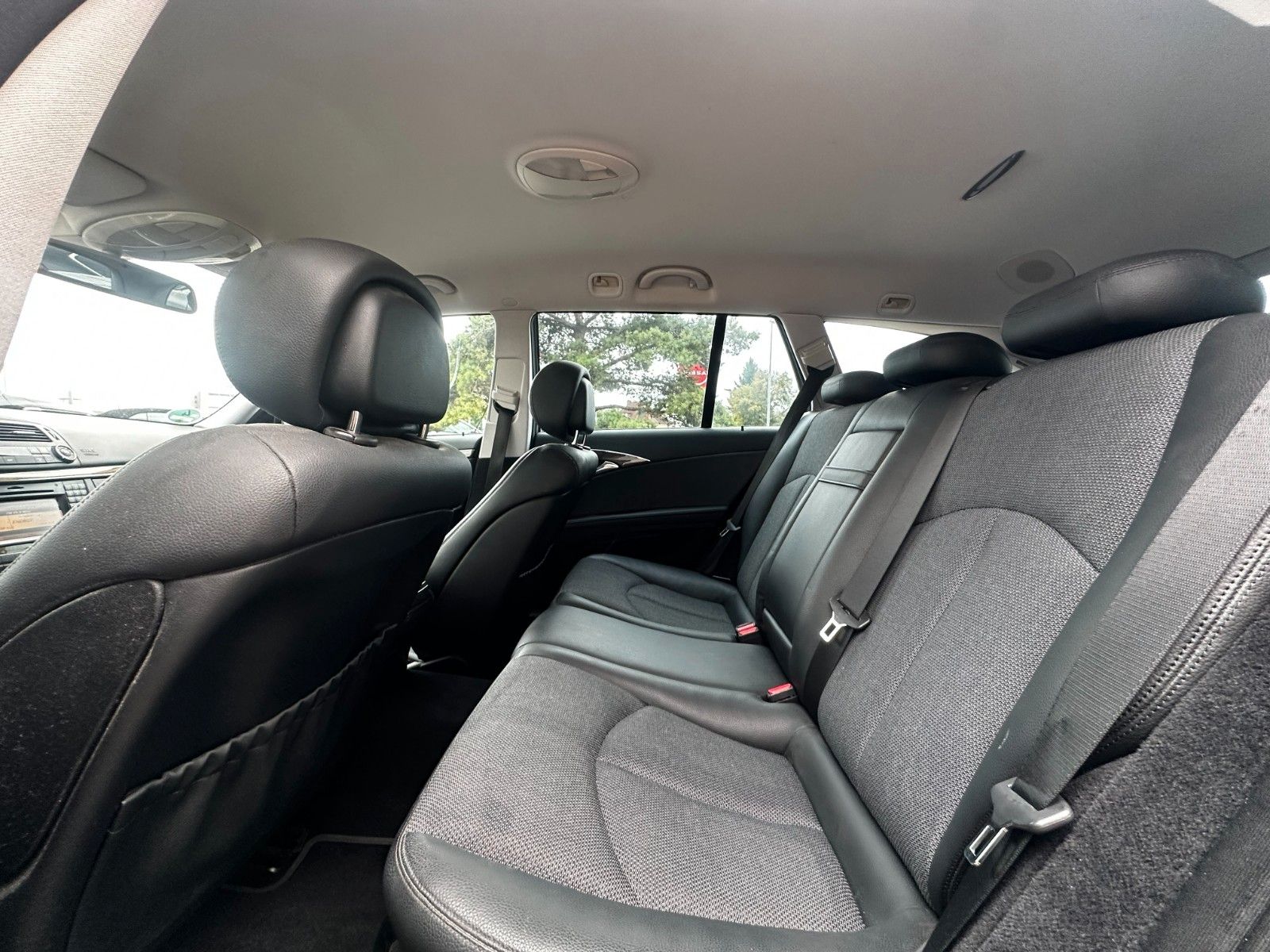 Fahrzeugabbildung Mercedes-Benz T-Modell E 230 Autom. / Navi / Luftfahrwerk