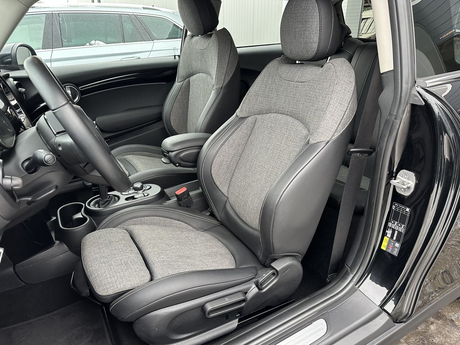 Fahrzeugabbildung MINI Cooper SE Classic Trim NAV+LED+SHZ+DRASSISTANT