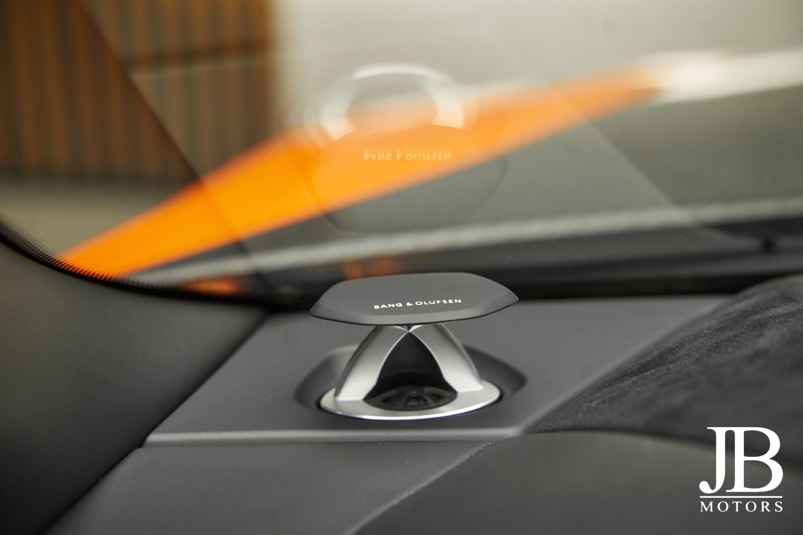 Fahrzeugabbildung Lamborghini Urus Performante Carbon Head-Up Akrapovic