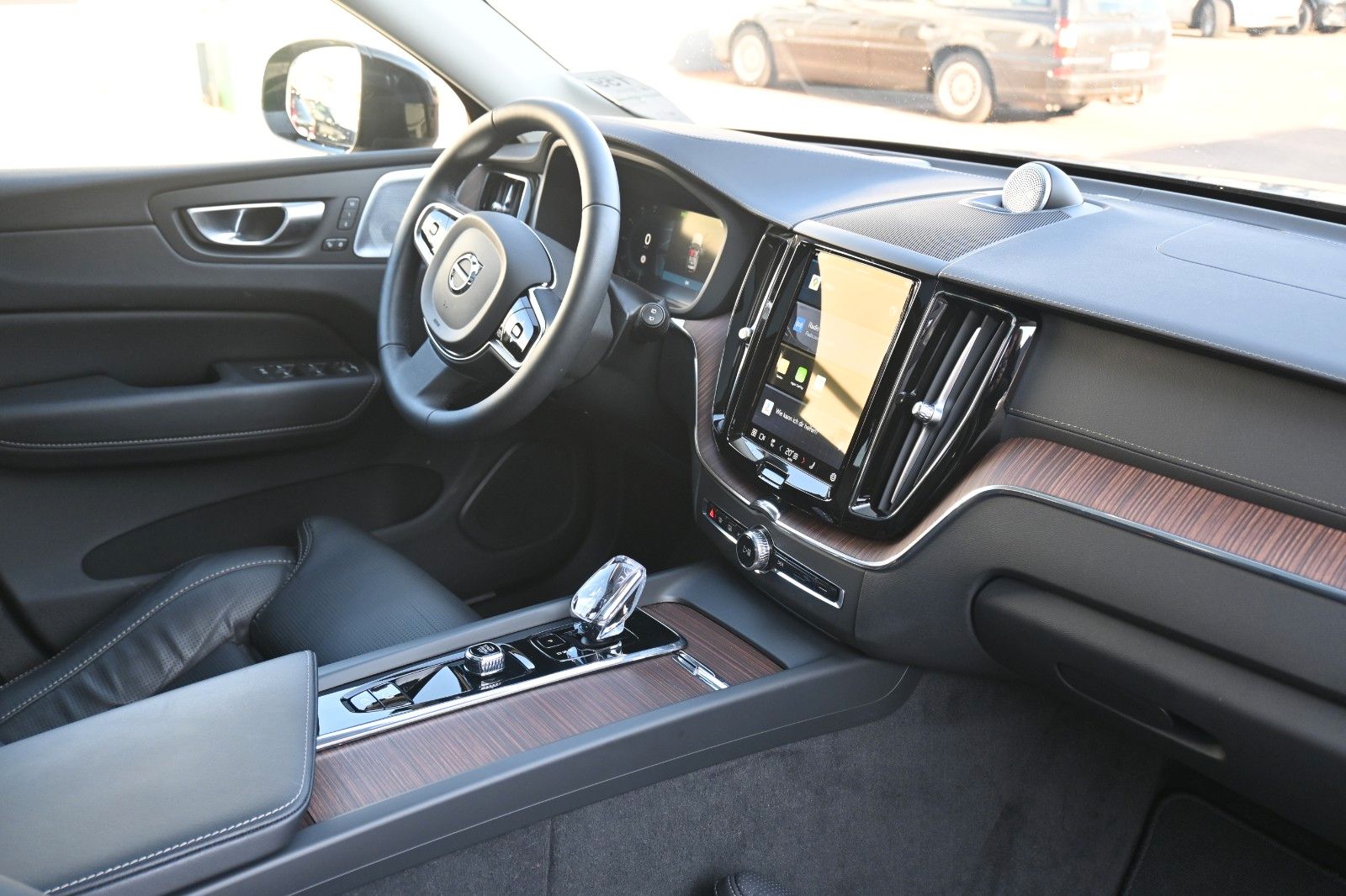 Fahrzeugabbildung Volvo XC60 Ultimate Dark AWD*MASS*LUFT*B&W*NAV*HUD*AHK