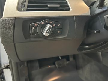 BMW 318 d Touring *Klima*SHZ*TÜV*Navi*PDC*AHK*