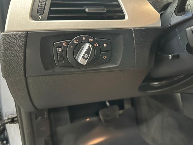 BMW 318 d Touring *Klima*SHZ*TÜV*Navi*PDC*AHK*