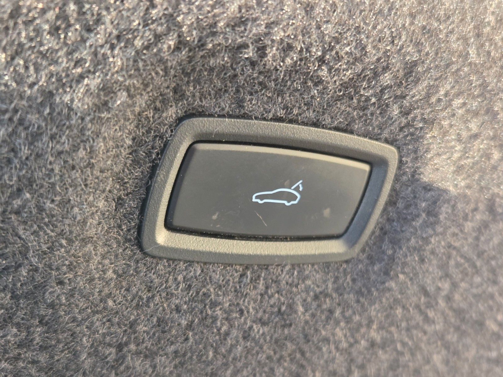 Fahrzeugabbildung Porsche Taycan Basis