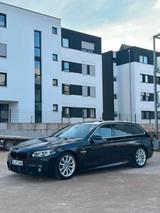 BMW 530d xDrive Touring/M-PAKET/HUD/PANO/B&O/AMBIENT - BMW 530 mit Diesel-Antrieb: Leder, Schiebedach, Kombi, 530d Paket